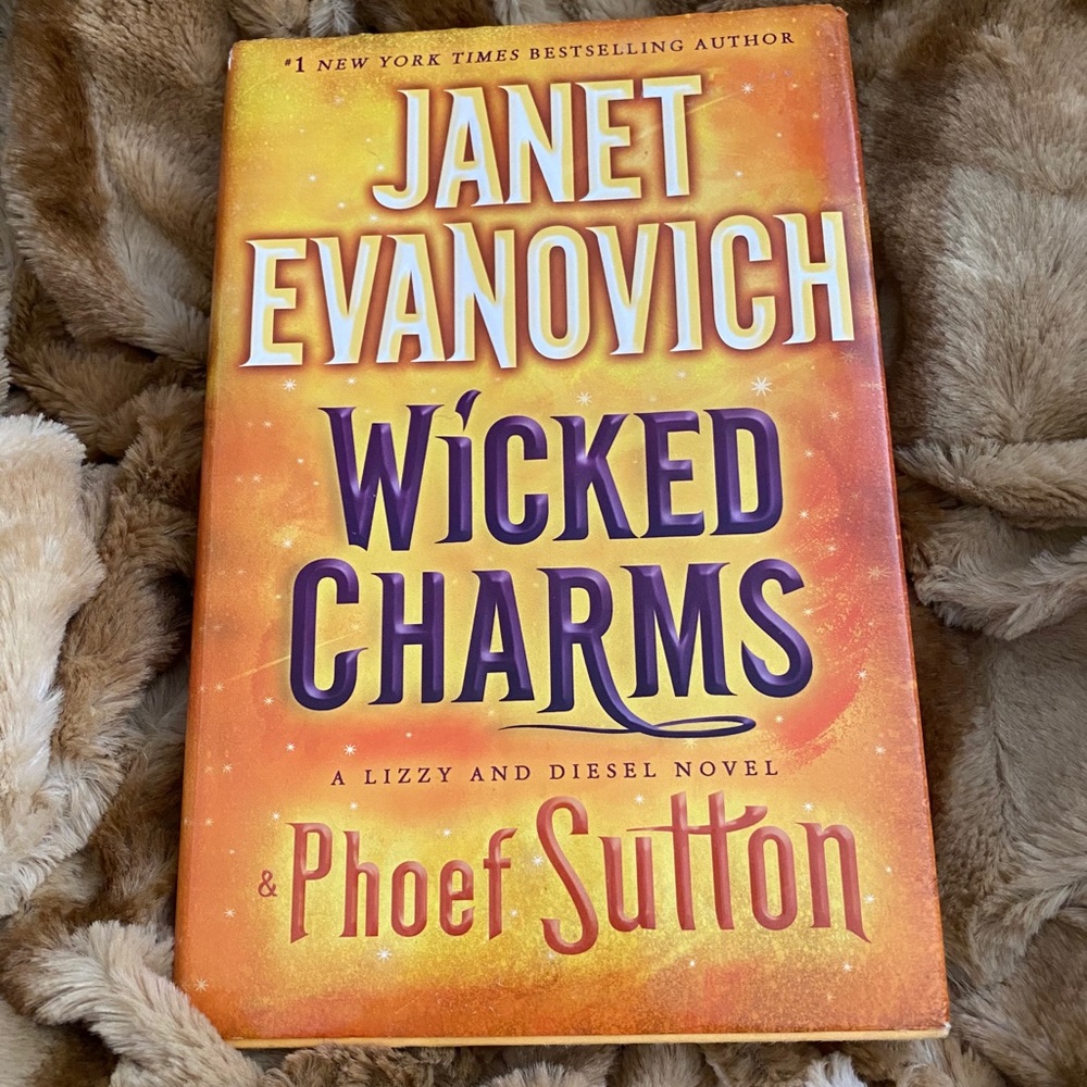 Wicked Charms Janet Evanovich & Phoef Sutton